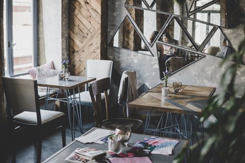 sabri-tuzcu-mFRhtEe5sNM-unsplash